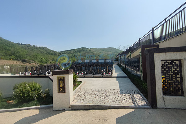 盘龙墓园